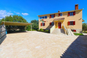 Holiday house with a swimming pool Sisan, Medulin - 20775